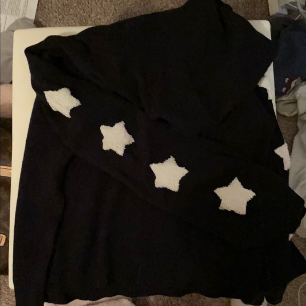 Cute hoodie with stars down the sleeve